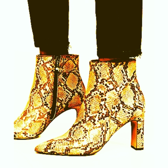 Sexy Bold Steven by Steve Madden Embossed Leather - Picture 5 of 6